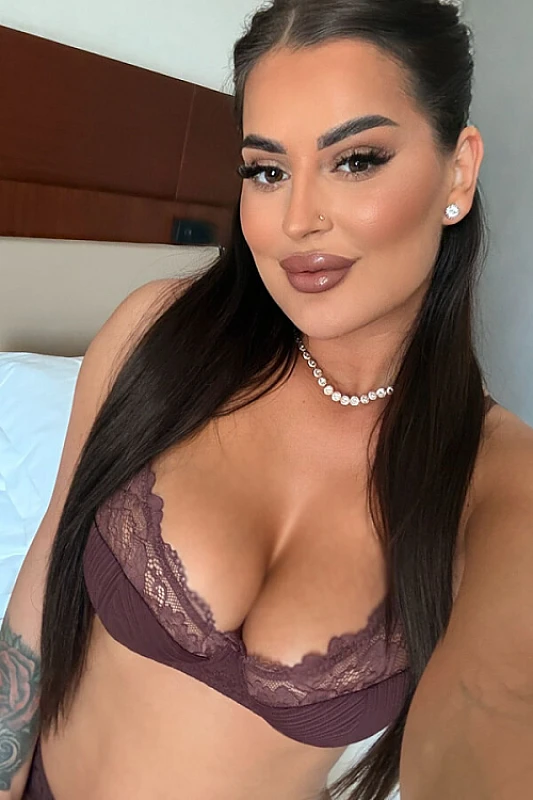 Monica - Selfie 2