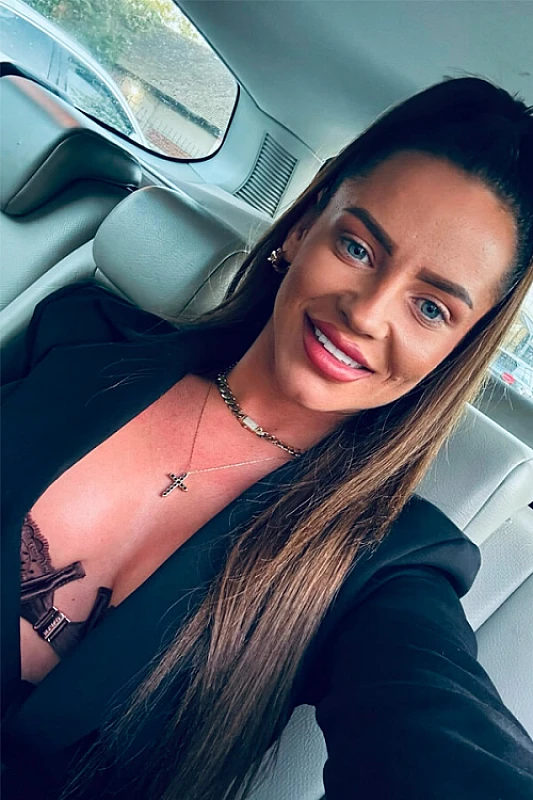 Angela - Selfie 1