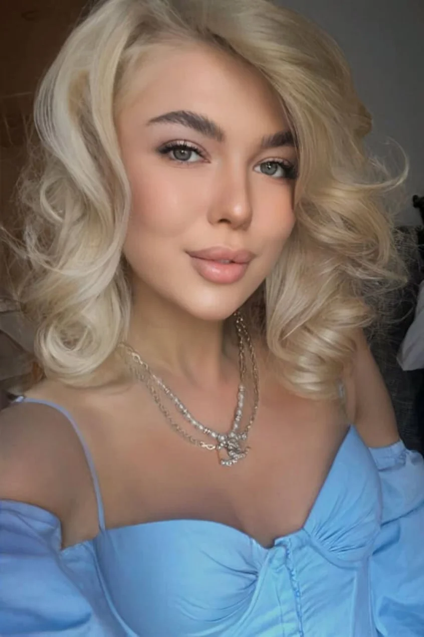 Blondes or Brunettes: What Do Gentlemen Prefer?