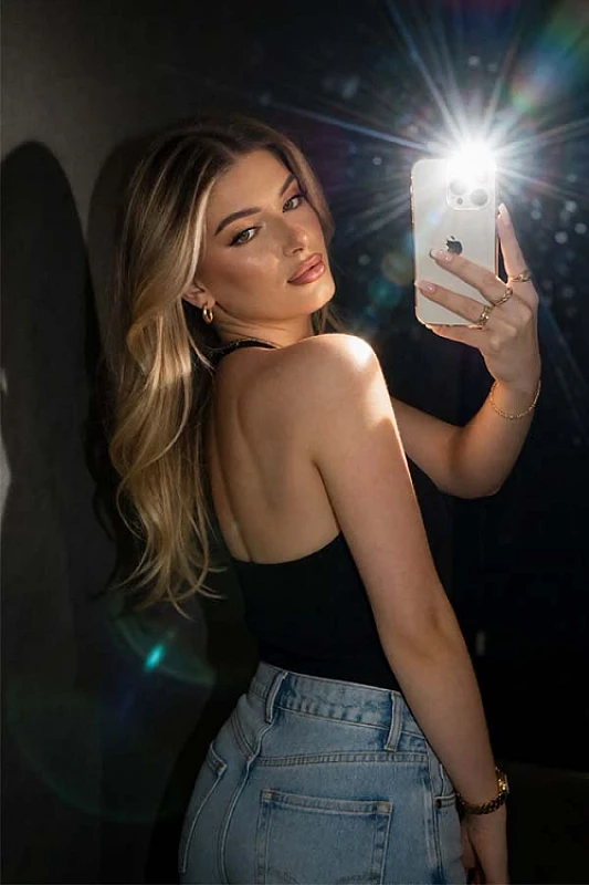 Alma - Selfie 2