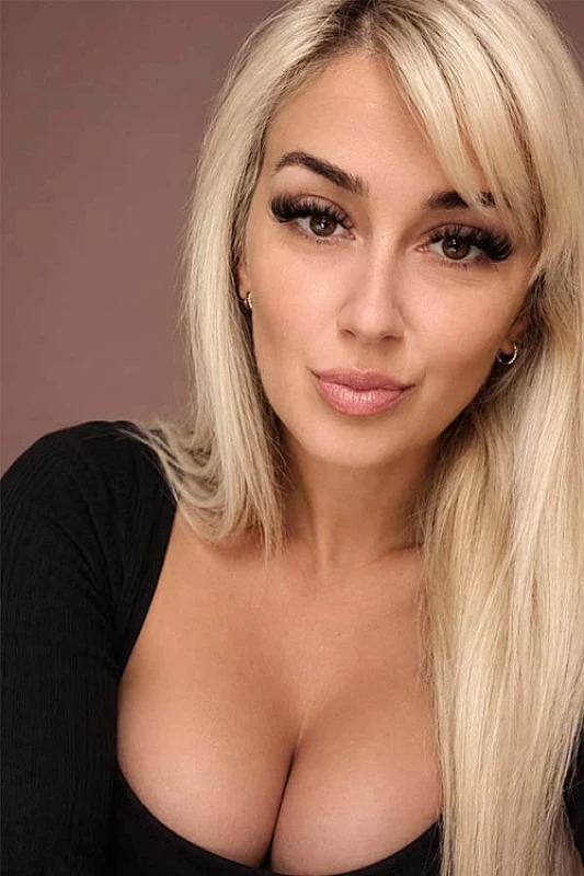 Hellen - Selfie 2
