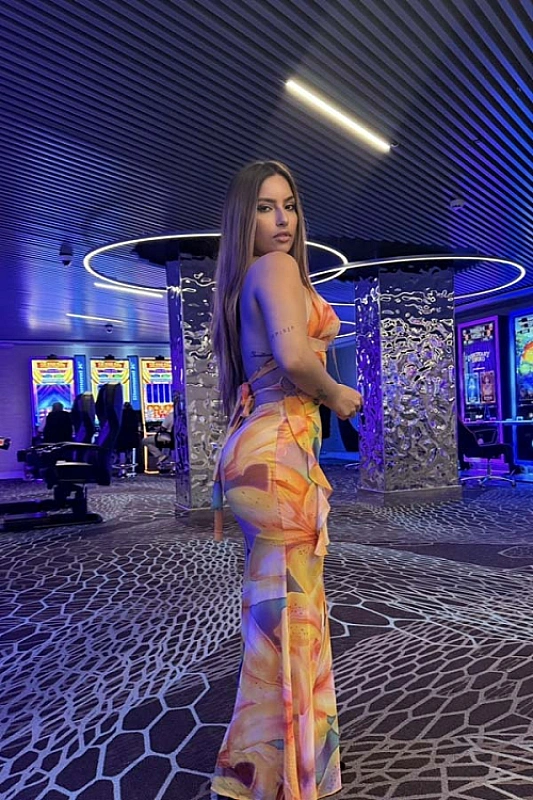 Isabella - Photo 2