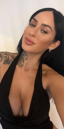 Busty London Escort Zari