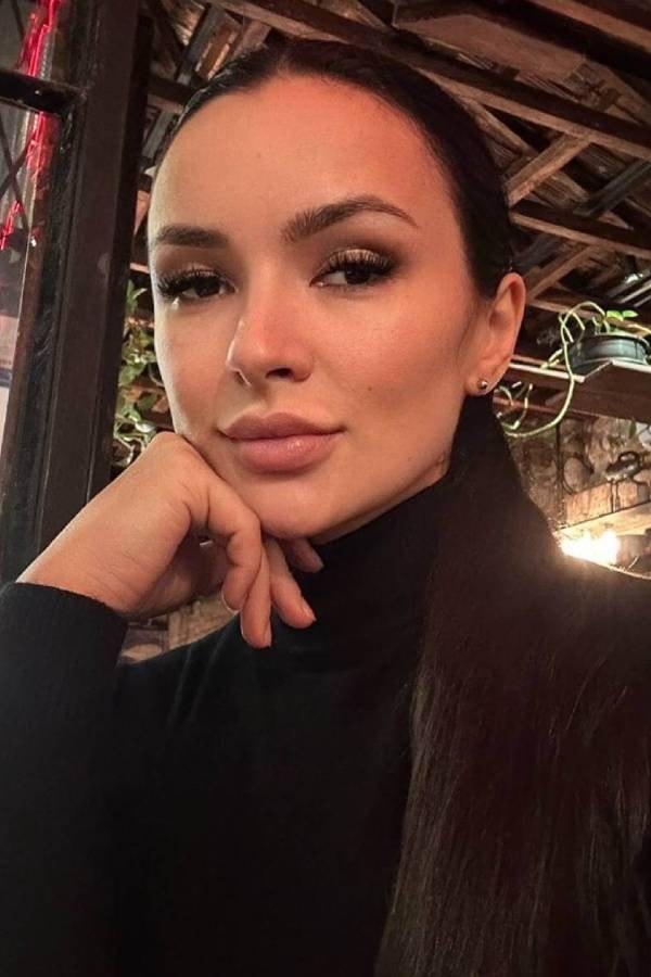 Amazing London Escort Tops
