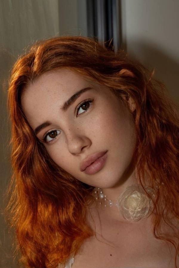 Petite Escort in South Kensington Ogdena